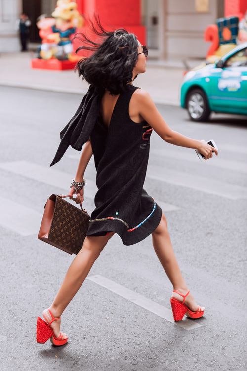 Đoan Trang diện áo yếm, quần jeans đón tuổi 37 - 3