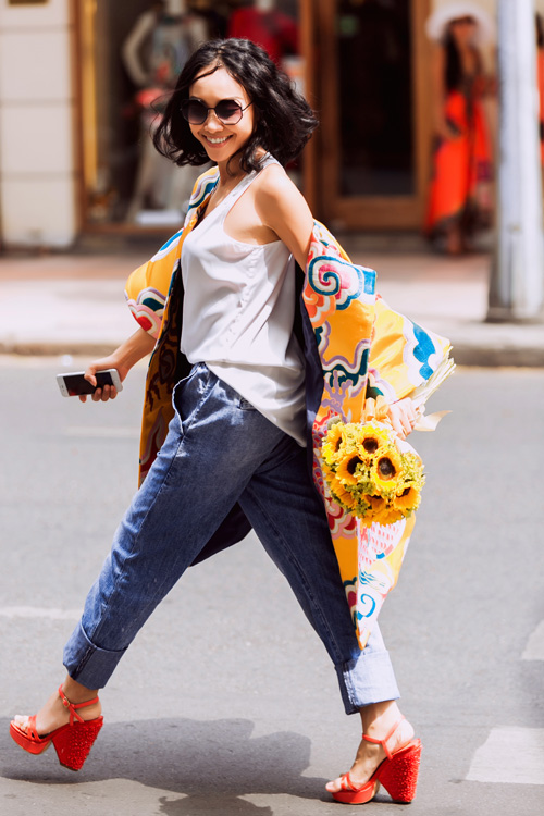 Đoan Trang diện áo yếm, quần jeans đón tuổi 37 - 4