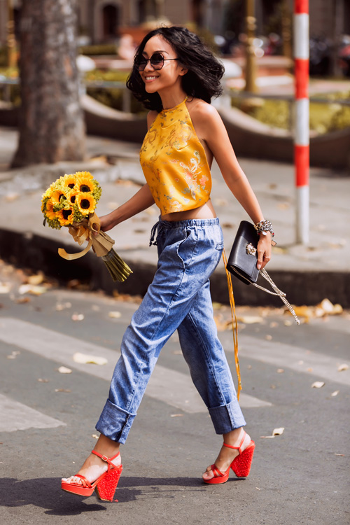 Đoan Trang diện áo yếm, quần jeans đón tuổi 37 - 7