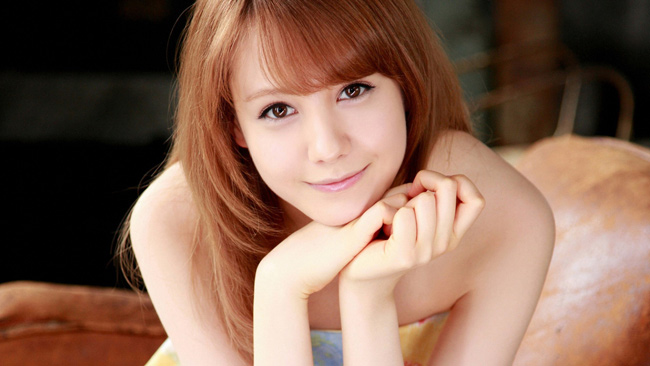 Reina Triendl, người đẹp Nhật lai Áo được yêu thích bởi vẻ đẹp ngọt ngào, trong sáng. 