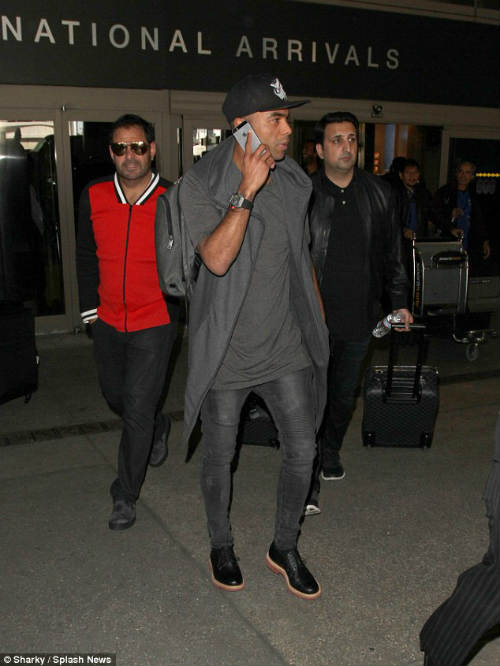 Tin HOT tối 4/2: Ashley Cole bị bạc đãi ở LA Galaxy - 1