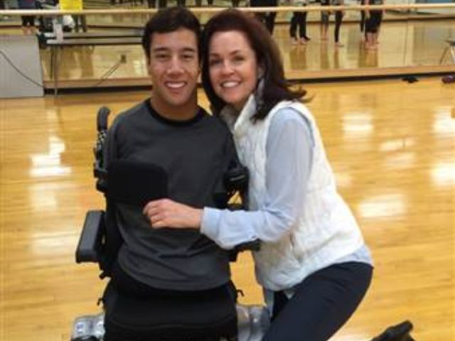 Mỹ: Vũ công tuổi teen không chân tay - 2