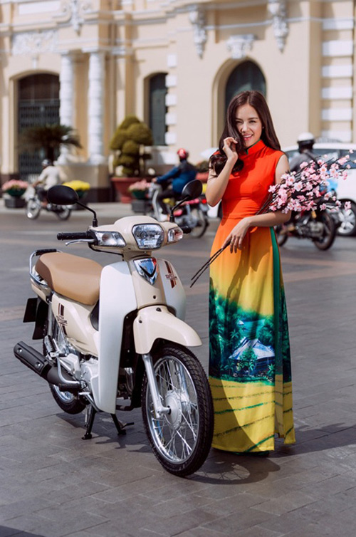 Loạt ảnh chào xuân rực rỡ của dàn người đẹp Vbiz - 6