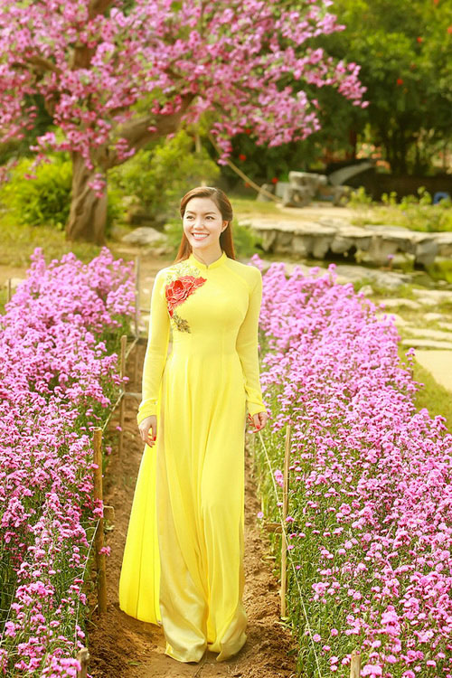 Loạt ảnh chào xuân rực rỡ của dàn người đẹp Vbiz - 14