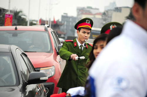 Hà Nội: Sắc đào &#34;nhuộm&#34; đỏ chợ hoa Quảng Bá - 14