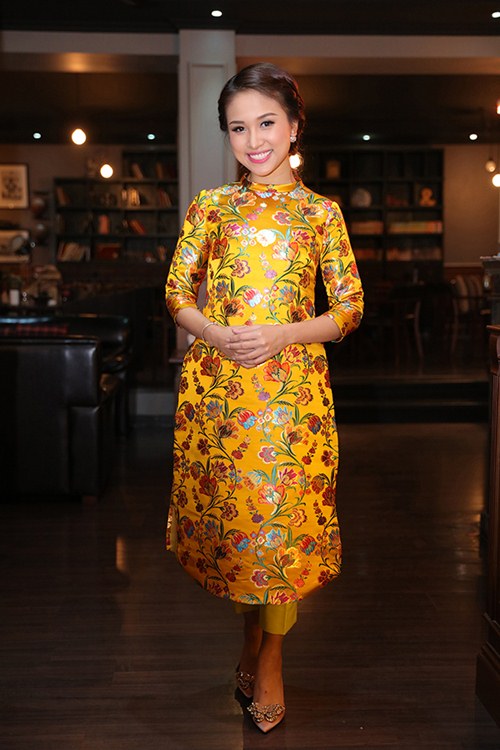 Những mẫu áo dài cách tân làm say lòng mỹ nhân Việt - 9