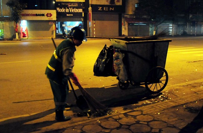 Lặng lẽ mưu sinh trong đêm giao thừa ở Hà Nội - 9