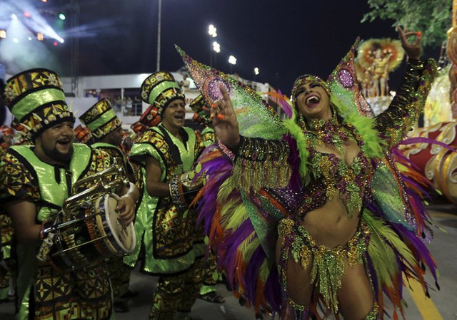 Bất chấp virus Zika, Brazil tổ chức carnival hoành tráng - 4