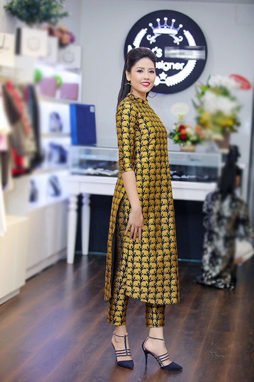 8 kiểu tóc kết hợp với áo dài đẹp nhất của mỹ nhân Việt - 12