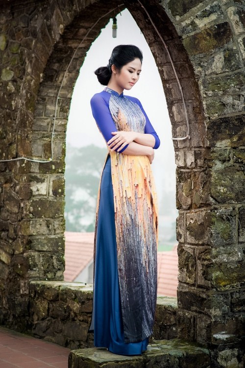 8 kiểu tóc kết hợp với áo dài đẹp nhất của mỹ nhân Việt - 4