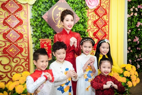 8 kiểu tóc kết hợp với áo dài đẹp nhất của mỹ nhân Việt - 5