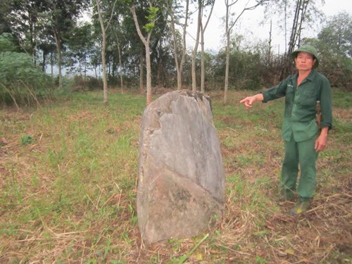 Bí ẩn rừng mộ đá cổ bên dãy Pù Mé - 4