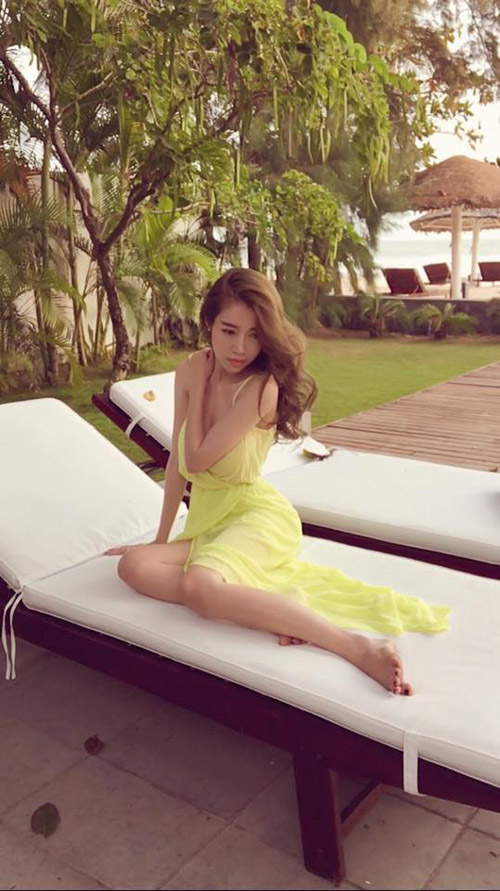 Facebook sao 10/2: Phạm Hương khoe nhà khang trang ở quê - 2