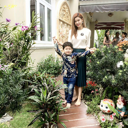 Facebook sao 10/2: Phạm Hương khoe nhà khang trang ở quê - 3