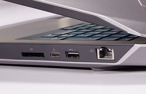 Đánh giá “siêu chiến cơ” Alienware 17 R3 (2016) - 7