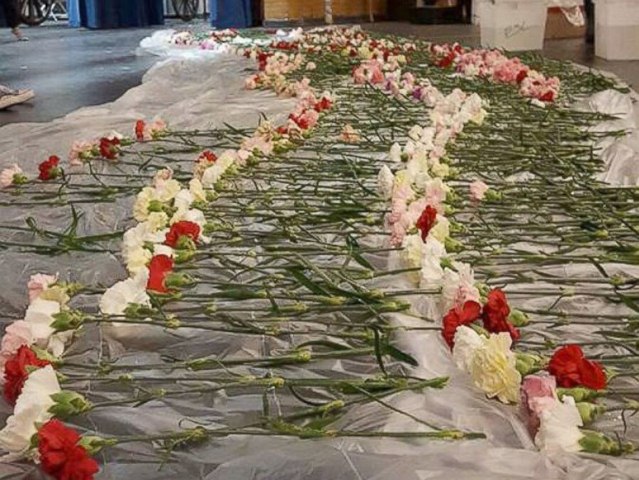 Rửa bát kiếm tiền tặng hoa 800 bạn nữ dịp Valentine - 1