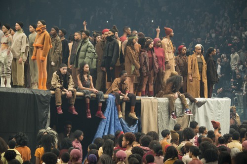 Gia đình Kardashian thống trị New York với show của Kanye West - 7