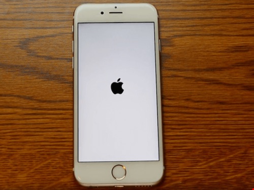 iPhone trở thành ‘cục gạch’ vì lỗi ngày tháng ngớ ngẩn - 1