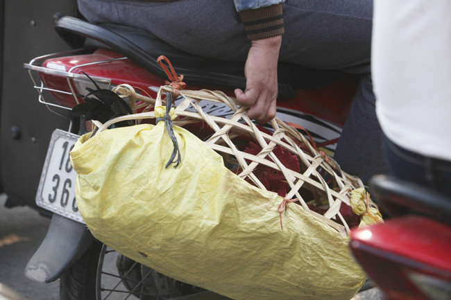 Bánh chưng, gà quê, rau sạch ùn ùn về Thủ đô sau Tết - 2