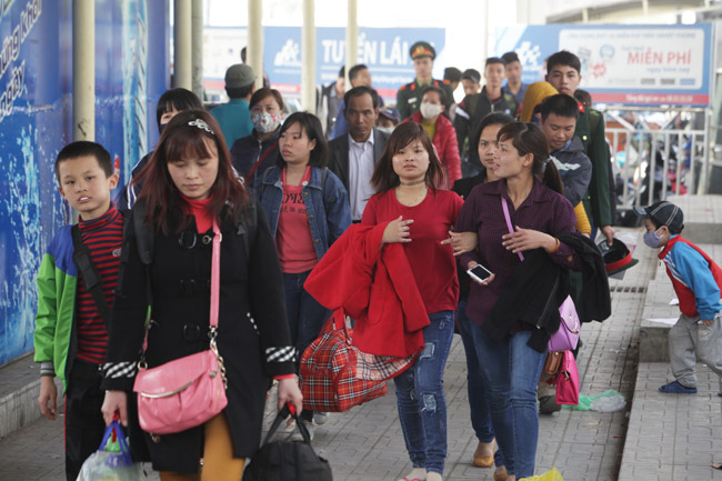 Bánh chưng, gà quê, rau sạch ùn ùn về Thủ đô sau Tết - 9