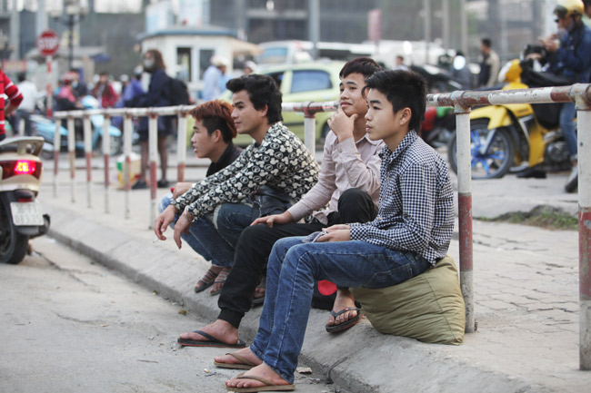 Bánh chưng, gà quê, rau sạch ùn ùn về Thủ đô sau Tết - 4