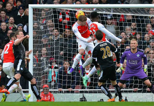 Suýt bị Wenger cho "ra rìa", Welbeck vui như hội - 1