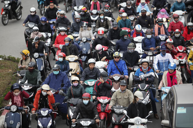 Nhiều tuyến đường Hà Nội kẹt cứng trong ngày đầu đi làm - 6
