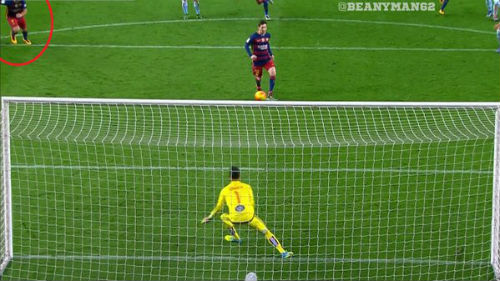 Tranh cãi: Bàn thắng 11m của Messi-Suarez đã phạm luật - 1