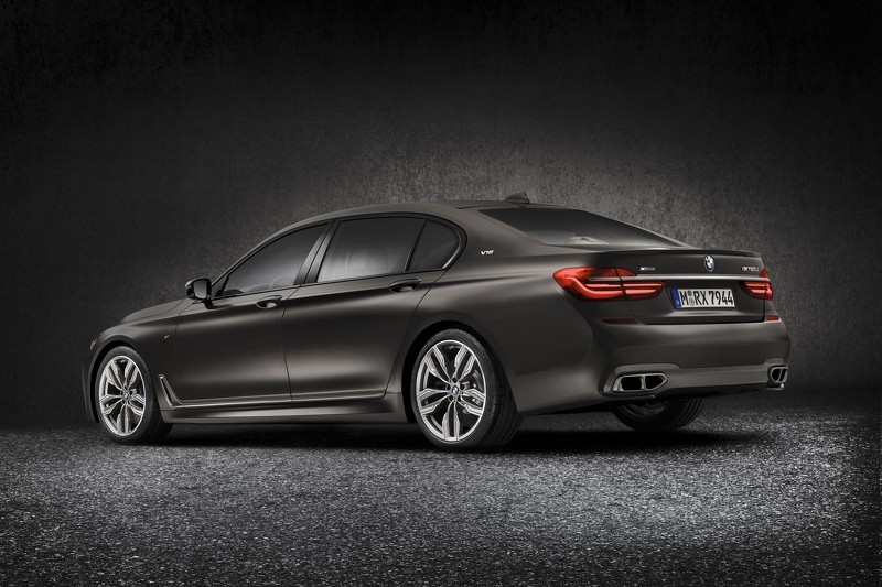 Soi mẫu &#34;át chủ bài&#34; M760li Drive của BMW - 3