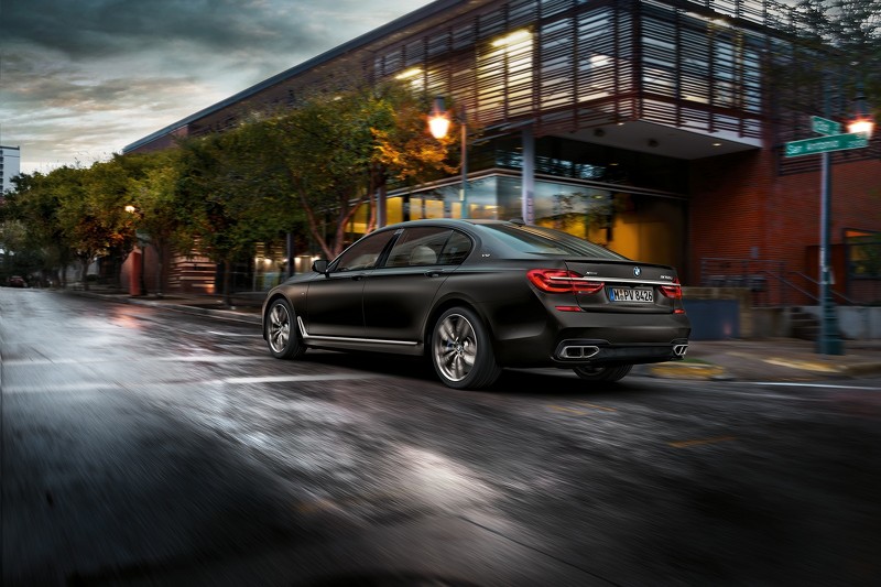 Soi mẫu &#34;át chủ bài&#34; M760li Drive của BMW - 7