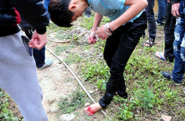 HN: Trai làng cởi trần bắt vịt trong cái lạnh cắt da - 9