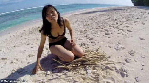 Nữ sinh Nhật một mình sống trên đảo hoang ở Indonesia - 1