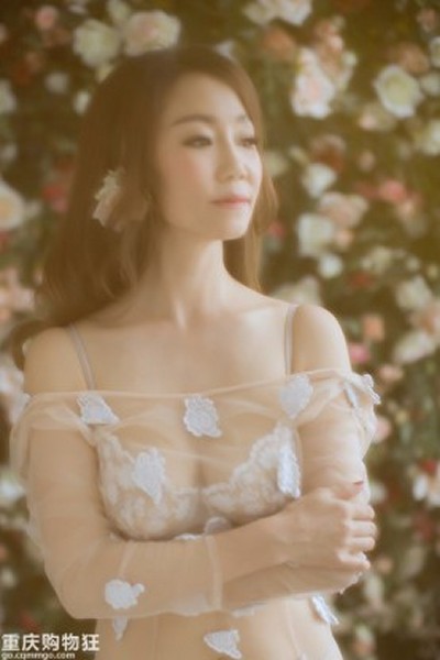 Bà ngoại 50 tuổi trẻ đẹp ngỡ ngàng nhờ ngủ khỏa thân - 7