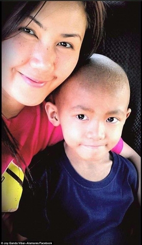 Philippines: "Hồn" con nhập bóng bay quấn quýt bên mẹ? - 1