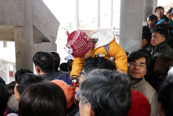 Khai hội chùa Ngọa Vân: Cáp treo mất điện, tắc nghẽn nhiều giờ - 11