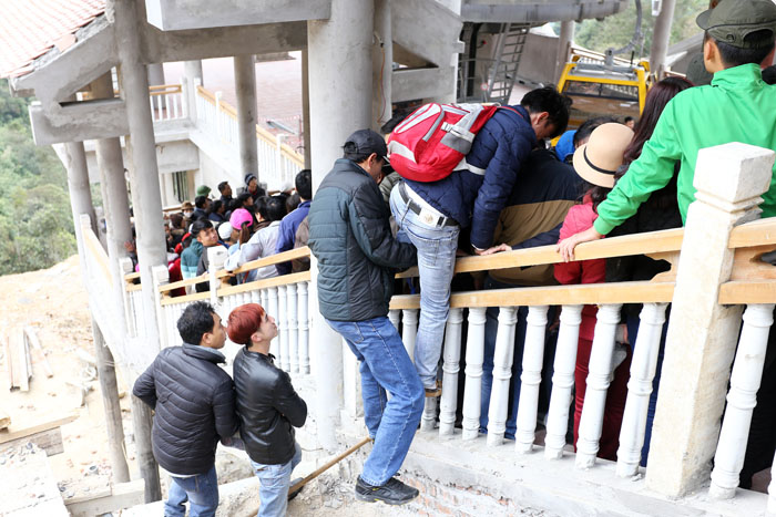 Khai hội chùa Ngọa Vân: Cáp treo mất điện, tắc nghẽn nhiều giờ - 12