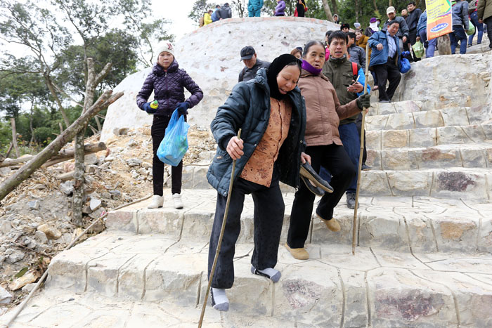 Khai hội chùa Ngọa Vân: Cáp treo mất điện, tắc nghẽn nhiều giờ - 3