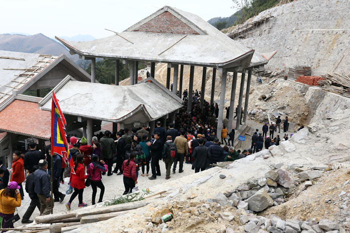 Khai hội chùa Ngọa Vân: Cáp treo mất điện, tắc nghẽn nhiều giờ - 7