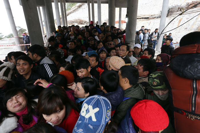 Khai hội chùa Ngọa Vân: Cáp treo mất điện, tắc nghẽn nhiều giờ - 8