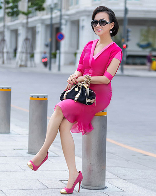 Em gái tỉ phú của Cẩm Ly kiêu sa dạo phố Sài Gòn - 5