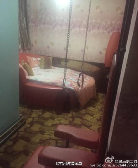'Sốc' với khách sạn đầy dây xích, còng tay - 2