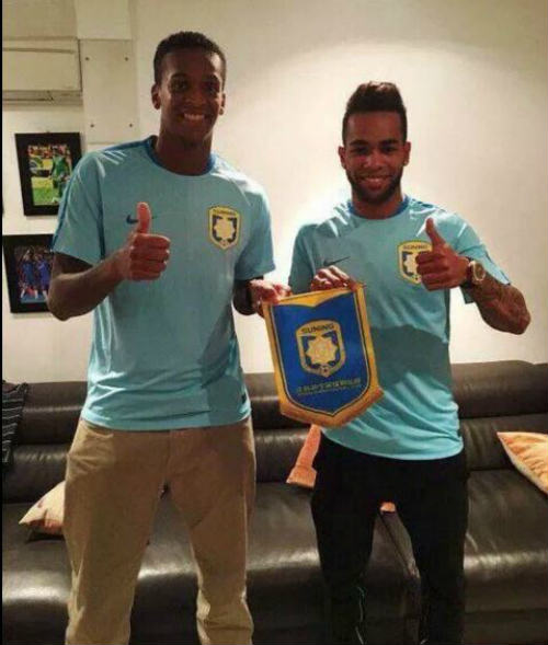 Tin HOT tối 18/2: Roy Keane "mắng mỏ" sao Chelsea - 2