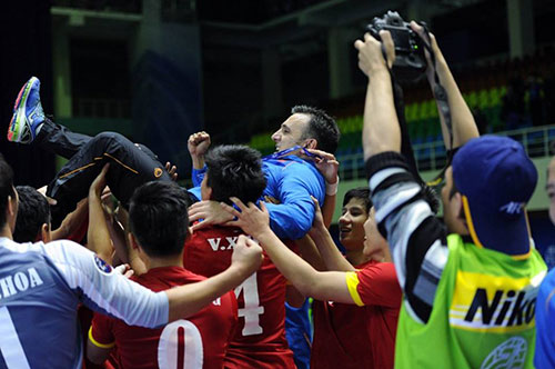 Chân dung “phù thủy” đưa futsal Việt Nam “lên đỉnh” - 2