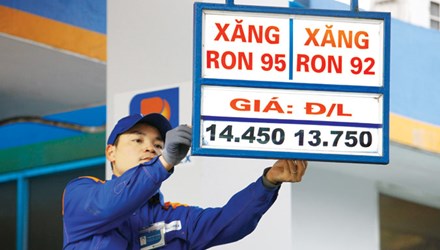 Xăng giảm mạnh, lo cước vận tải không giảm - 1