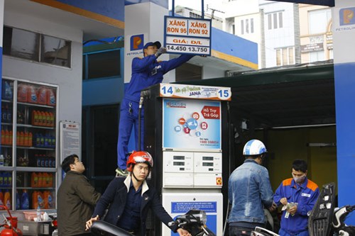 Xăng giảm mạnh, lo cước vận tải không giảm - 2