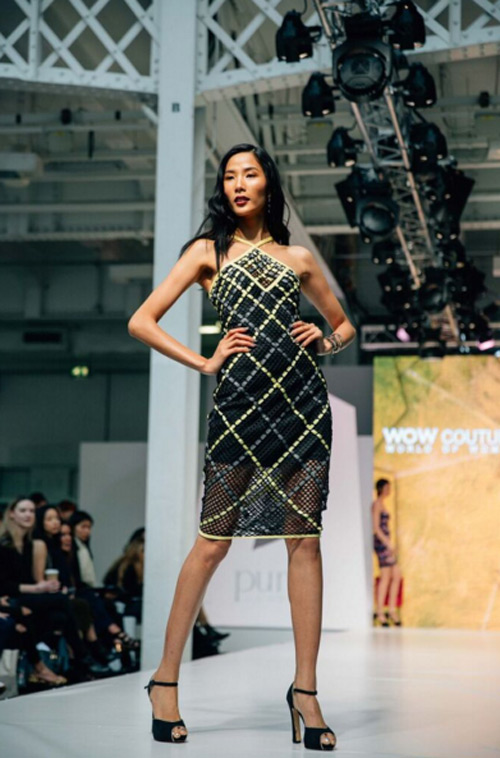 Hoàng Thùy liên tục trúng show trên sàn diễn nước Anh - 5