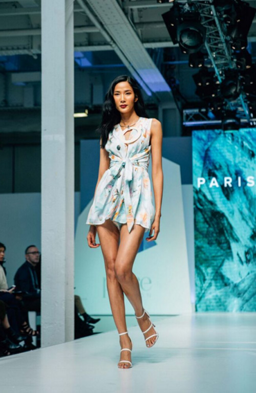 Hoàng Thùy liên tục trúng show trên sàn diễn nước Anh - 6