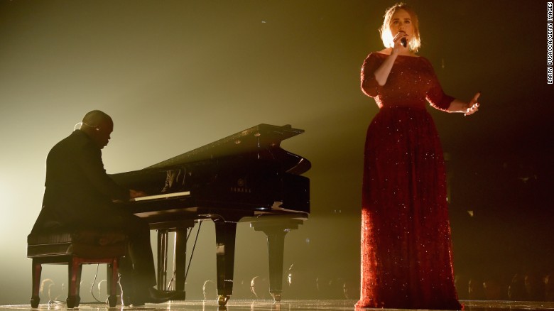 Adele thấy mình hoen ố vì trình diễn lỗi tại Grammy - 1