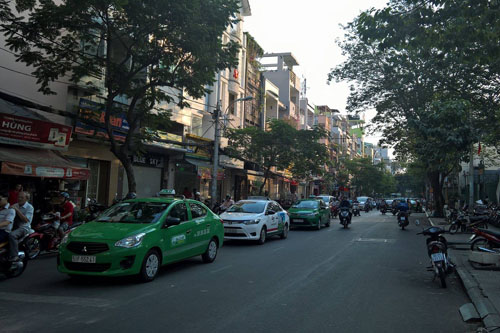 Nhà xe dùng taxi, xe ôm đối phó lệnh cấm từ Bí thư Thăng - 2