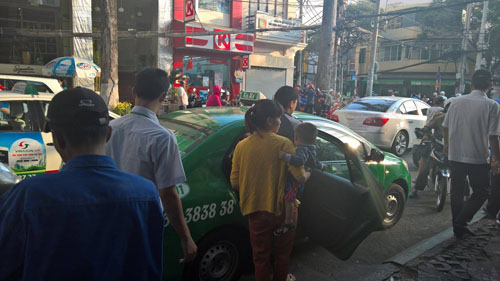 Nhà xe dùng taxi, xe ôm đối phó lệnh cấm từ Bí thư Thăng - 8